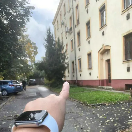 Downtown Near Center & Plaza *